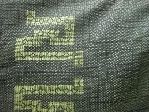 アンティーク　幾何学模様織出し本場草木泥染大島紬着物（5マルキ）